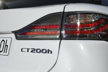 Lexus CT أنا فيس ليفت، هاتشباك 5 أبواب — الجزء الخلفي من السيارة عن قرب