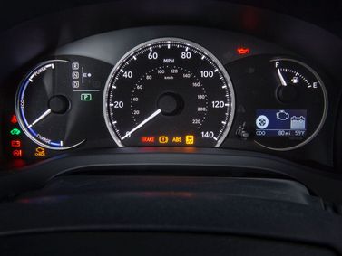 Lexus CT أنا فيس ليفت، هاتشباك 5 أبواب — لوحة العدادات