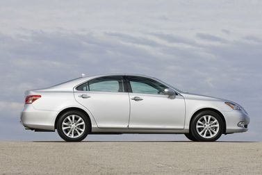Lexus ES فيس ليفت V، سيدان — منظر من الجانب الأيسر