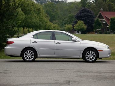 Lexus ES فيس ليفت IV، سيدان — منظر من الجانب الأيسر
