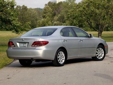 Lexus ES فيس ليفت IV، سيدان — منظر خلفي أيمن