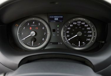 Lexus ES فيس ليفت V، سيدان — لوحة العدادات