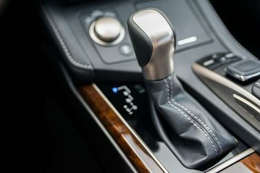 Lexus ES فيس ليفت السادس، سيدان — محدد ناقل الحركة