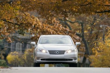 Lexus ES فيس ليفت V، سيدان — منظر أمامي