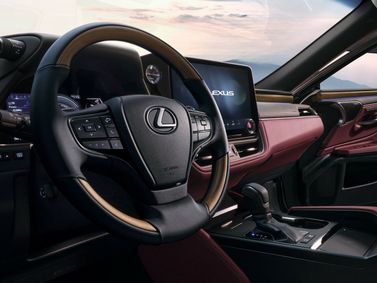 Lexus ES عملية فيس ليفت السابع 2، سيدان — منطقة السائق