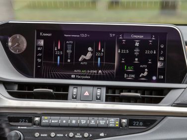 Lexus ES فيس ليفت السابع، سيدان — شاشة نظام المعلومات والترفيه