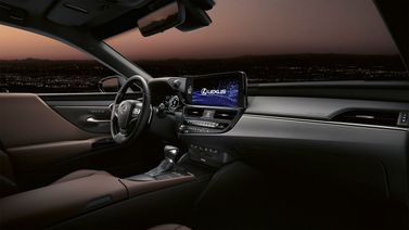 Lexus ES فيس ليفت السابع، سيدان — منطقة السائق