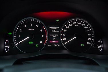 Lexus ES سادساً، سيدان — لوحة العدادات