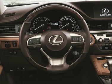 Lexus ES فيس ليفت السادس، سيدان — عجلة القيادة