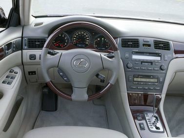 Lexus ES فيس ليفت IV، سيدان — منطقة السائق