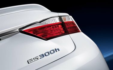 Lexus ES سادساً، سيدان — الجزء الخلفي من السيارة عن قرب
