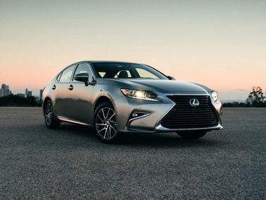 Lexus ES فيس ليفت السادس، سيدان — منظر أمامي أيسر