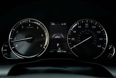 Lexus ES فيس ليفت السادس، سيدان — لوحة العدادات