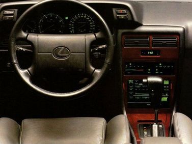 Lexus ES I، سيدان — منطقة السائق