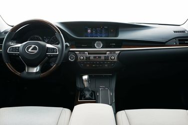Lexus ES فيس ليفت السادس، سيدان — لوحة القيادة