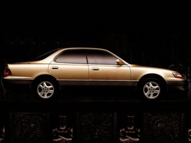 Lexus ES فيس ليفت الثاني، سيدان — منظر من الجانب الأيمن