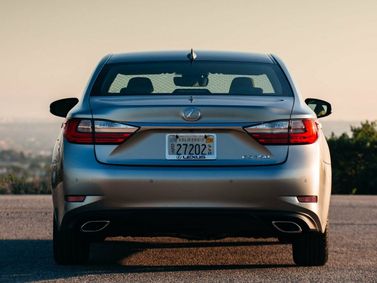 Lexus ES فيس ليفت السادس، سيدان — منظر خلفي