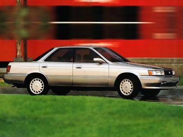 Lexus ES I، سيدان — منظر أمامي أيمن