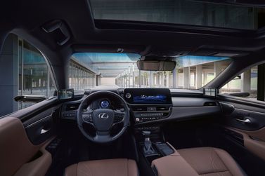 Lexus ES فيس ليفت السابع، سيدان — منطقة السائق
