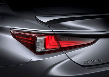 Lexus ES فيس ليفت السابع، سيدان — المصباح الخلفي