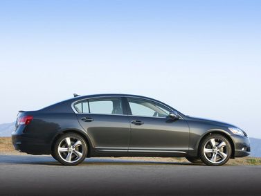 Lexus GS ثالثاً فيس ليفت، سيدان — منظر من الجانب الأيمن