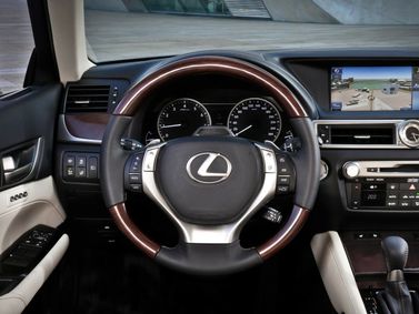 Lexus GS رابعاً، سيدان — منطقة السائق