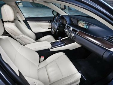 Lexus GS رابعاً، سيدان — منطقة السائق
