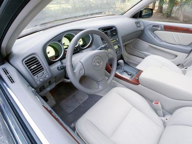 Lexus GS ثانياً، سيدان — منطقة السائق