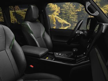 Lexus GX ثالثاً، دفع رباعي 5 أبواب — المقاعد الأمامية