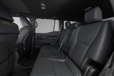 Lexus GX ثالثاً، دفع رباعي 5 أبواب — المقاعد الخلفية
