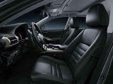 Lexus IS ثالثاً، سيدان — منطقة السائق