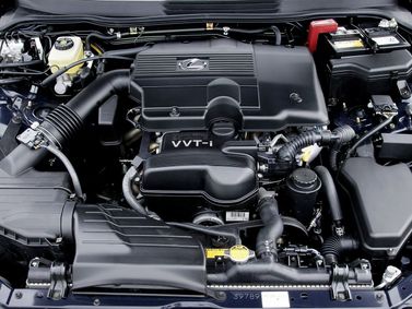 Lexus IS I، سيدان — حجرة المحرك