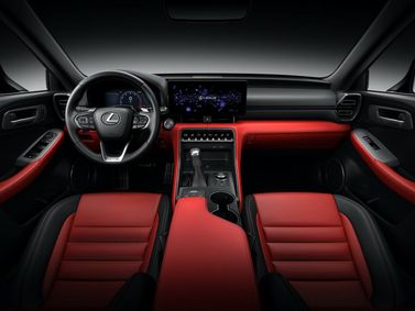 Lexus IS ثالثاً فيس ليفت 3، سيدان — منطقة السائق