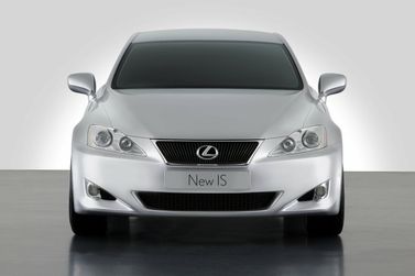 Lexus IS ثانياً، سيدان — منظر أمامي