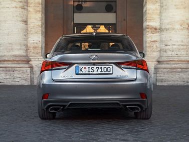Lexus IS ثالثاً فيس ليفت، سيدان — منظر خلفي