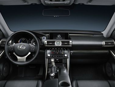 Lexus IS ثالثاً، سيدان — لوحة القيادة