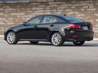 Lexus IS فيس ليفت الثاني، سيدان — منظر خلفي أيمن