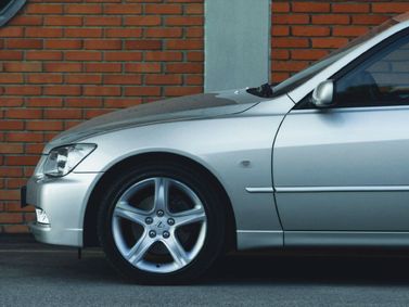 Lexus IS I, Универсал 5 дв. — вид спереди слева