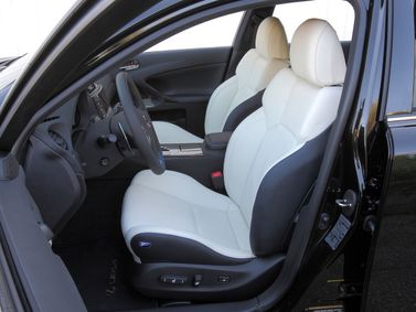 Lexus IS F، سيدان — المقاعد الأمامية