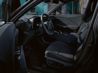 Lexus LBX، دفع رباعي 5 أبواب — منطقة السائق