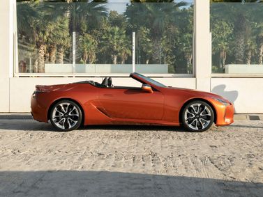 Lexus LC I، قابلة للتحويل — منظر من الجانب الأيمن