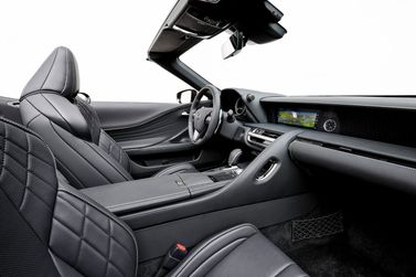 Lexus LC I، قابلة للتحويل — منطقة السائق