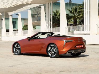 Lexus LC I، قابلة للتحويل — منظر خلفي أيمن