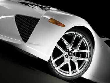 Lexus LFA، كوبيه — الجزء الأمامي من السيارة عن قرب