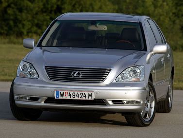 Lexus LS ثالثاً فيس ليفت، سيدان — منظر أمامي