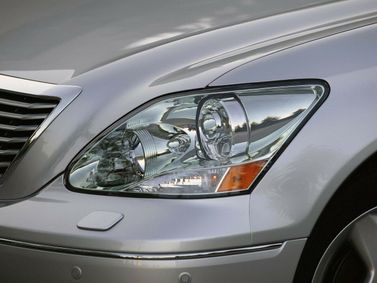 Lexus LS ثالثاً فيس ليفت، سيدان — المصباح الأمامي