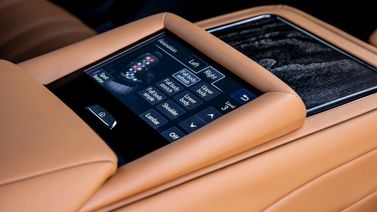 Lexus LS فيس ليفت V، سيدان — الكونسول الوسطي