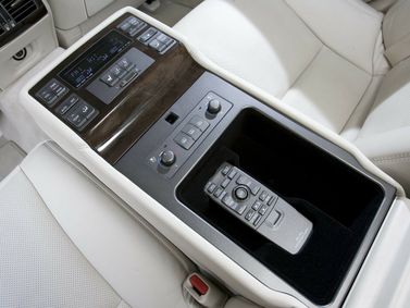Lexus LS فيس ليفت IV، سيدان Long — الكونسول الوسطي