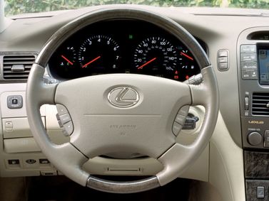 Lexus LS ثالثاً، سيدان — عجلة القيادة