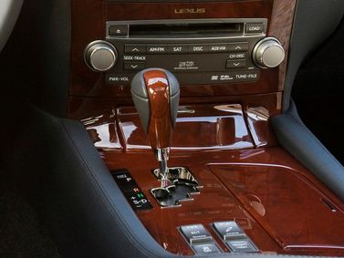 Lexus LS فيس ليفت IV، سيدان — الكونسول الوسطي